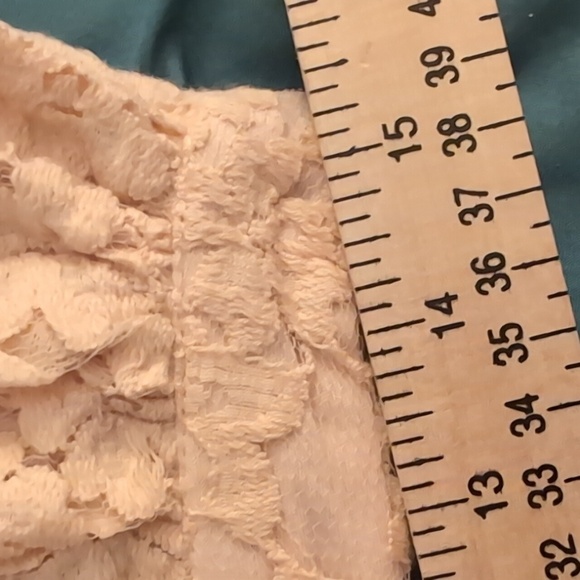 3/$15 Forever 21 LA lace Cream color skirt Size Small - Picture 10 of 12
